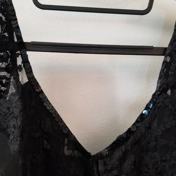 Mix media woven top with  and lace and back sheer pleating - Picture 8 of 10